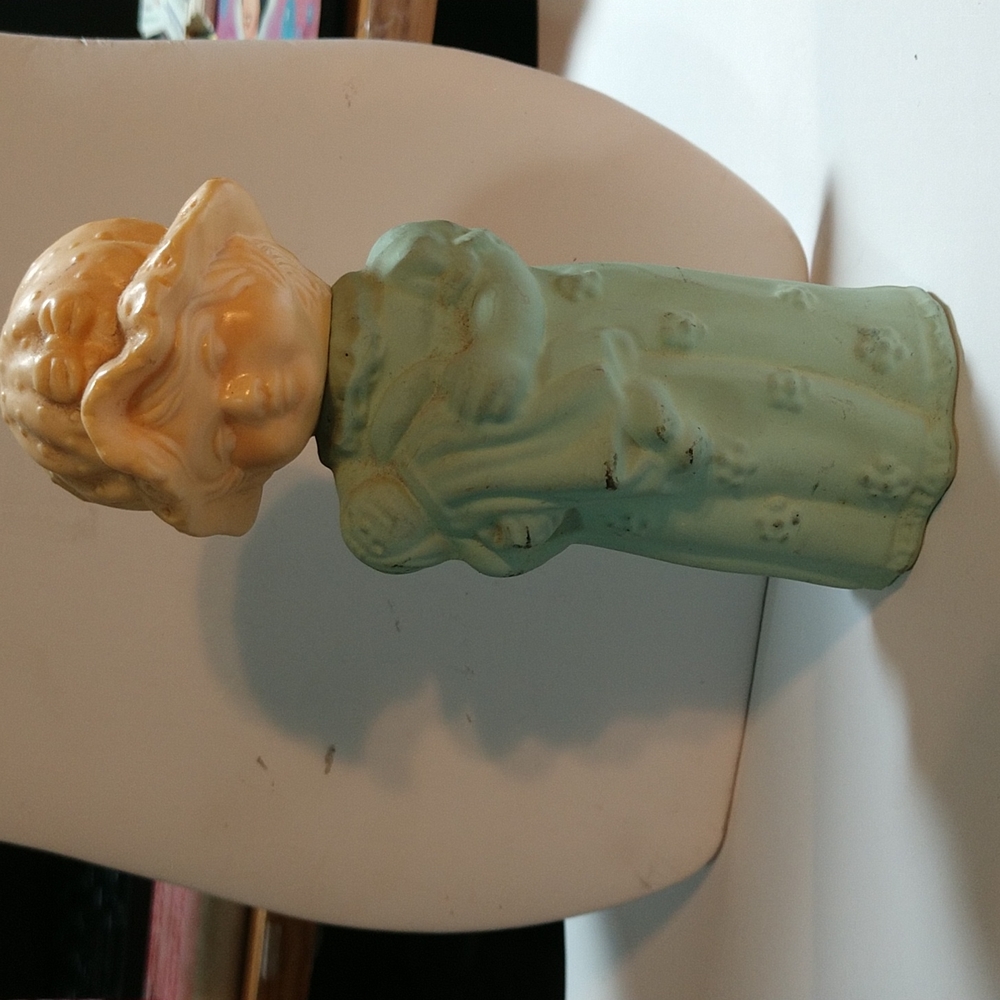 🩸SALE $5.00🩸Vintage Avon Little Dream Girl Glass Figurine Read Description - Picture 3 of 8